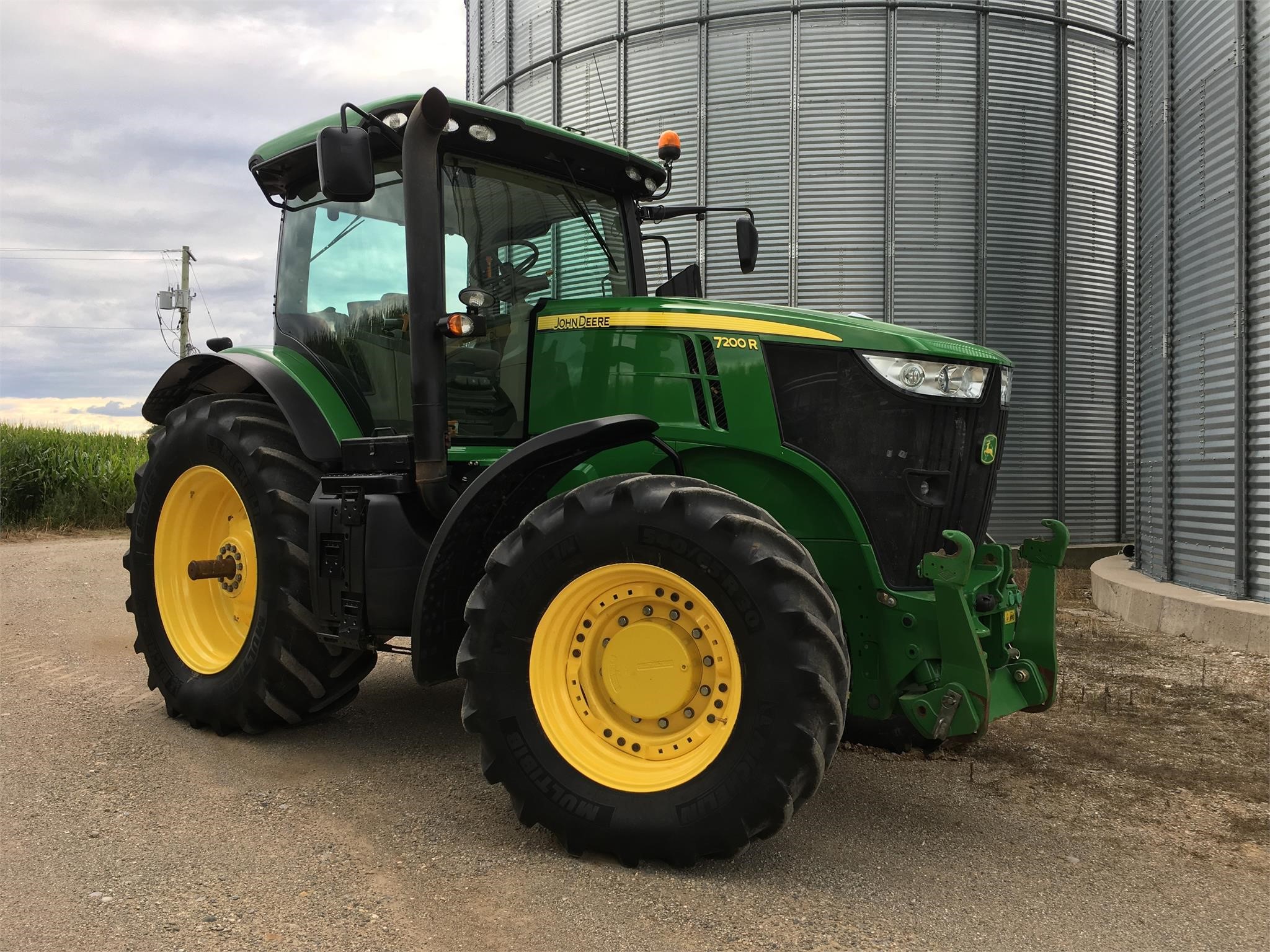 2012 JOHN DEERE 7200R 